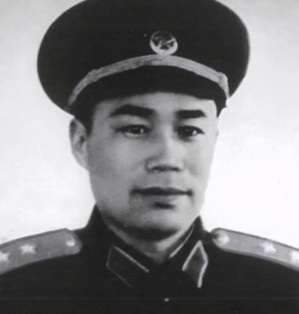 此少將曾為王近山說情，送許世友楠木棺材，給落難的鄧政委送香菸