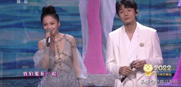 春晚新年戰袍秀：張小斐大衣10分鐘售罄，新主持馬凡舒旗袍美出圈