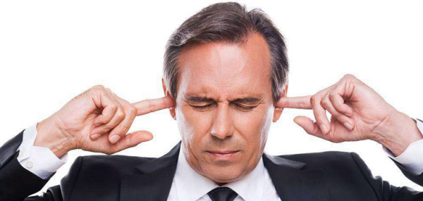 男子眩暈,右耳耳鳴,疑為高血壓,多次治療無效。醫生:看錯科了 男子眩暈,右耳耳鳴,疑為高血壓,多次治療無效。醫生:看錯科了