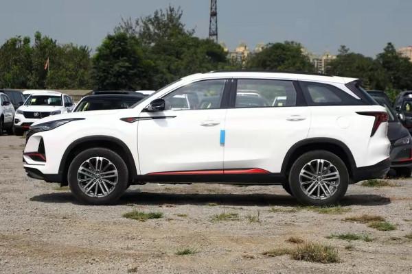 長安CS75PLUS：造型運動，搭載1.5T+6AT，百公里油耗6.5L