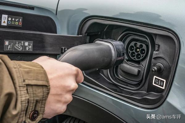 新一代雪鐵龍C4,大家看值得引進國內嗎? 新一代雪鐵龍C4,大家看值得引進國內嗎?