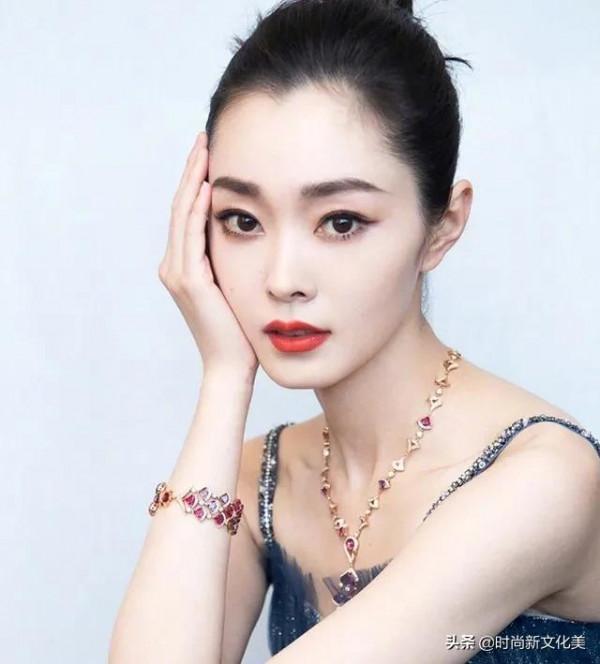 宋軼的氣質是與生俱來的，宋軼身上有種獨特的魅力和美麗