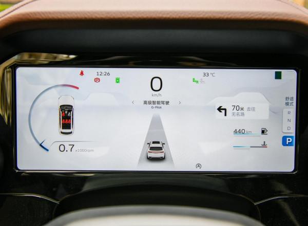 體驗星越L 兩驅旗艦型，售價16.52萬，配2.0T+7DCT，夠大夠豪華