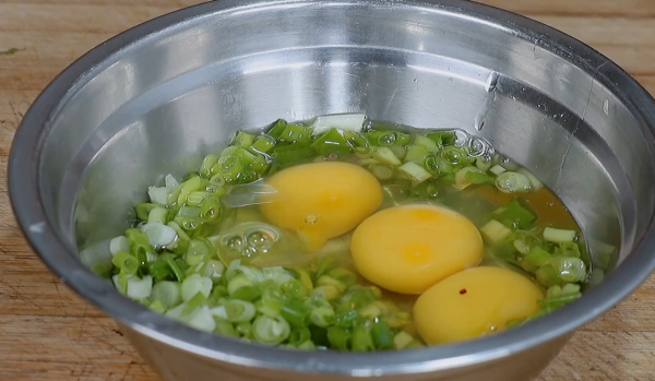 1碗麵粉3個雞蛋，輕鬆解決全家人早餐，營養美味，柔軟多層好吃