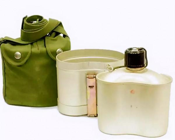 小裝備揭示大國崛起 解放軍軍用水壺 幾十年裡到底經過了多少變遷? 小裝備揭示大國崛起 解放軍軍用水壺 幾十年裡到底經過了多少變遷?