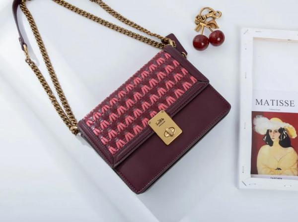 編織HUtton哈頓小方包 超驚豔 採用真皮手工編織 回頭率超高的包包哦 編織HUtton哈頓小方包 超驚豔 採用真皮手工編織 回頭率超高的包包哦