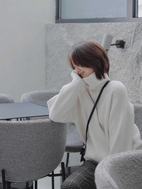 又到了穿針織衫的季節,溫暖溫柔還有舒適感,成為愛它的理由 又到了穿針織衫的季節,溫暖溫柔還有舒適感,成為愛它的理由