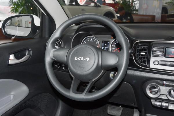 價格便宜油耗低，合資三廂自動擋，遮風擋雨又實用，實拍起亞煥馳