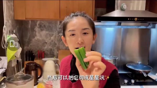謝娜分享秋葵蒸蛋，網友：一看就不會做飯