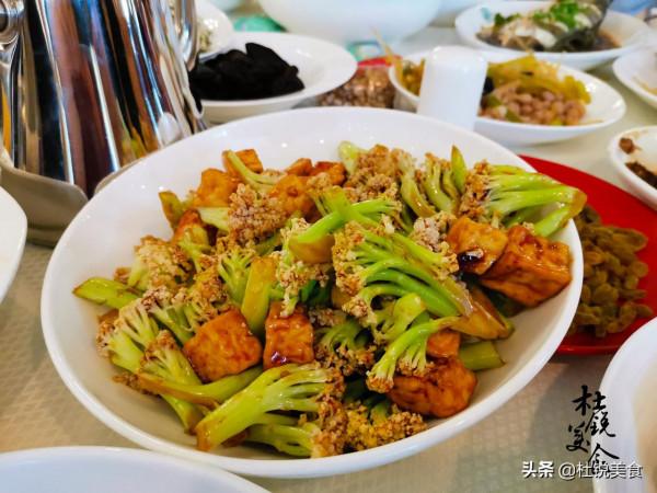 參加山東婚宴,1大桌20道菜,朋友:不愧是魯菜發源地,太豐盛 參加山東婚宴,1大桌20道菜,朋友:不愧是魯菜發源地,太豐盛