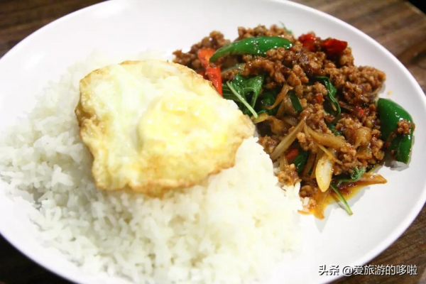 椰奶烤肉串、打拋豬肉飯、香蘭醬吐司…路邊攤才是泰國的精髓