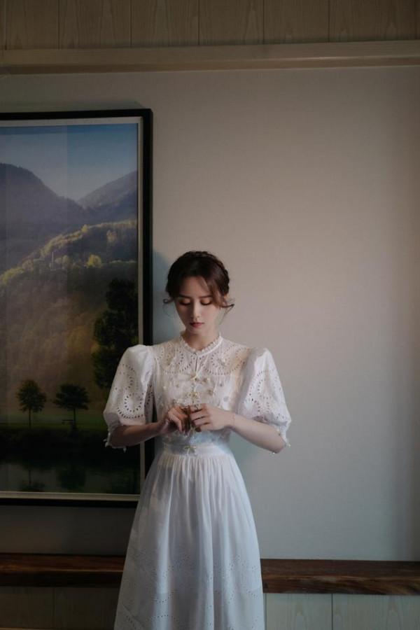 劉詩詩的氣質85花中拔尖，穿泡泡袖裙出席活動，優雅溫柔人淡如菊