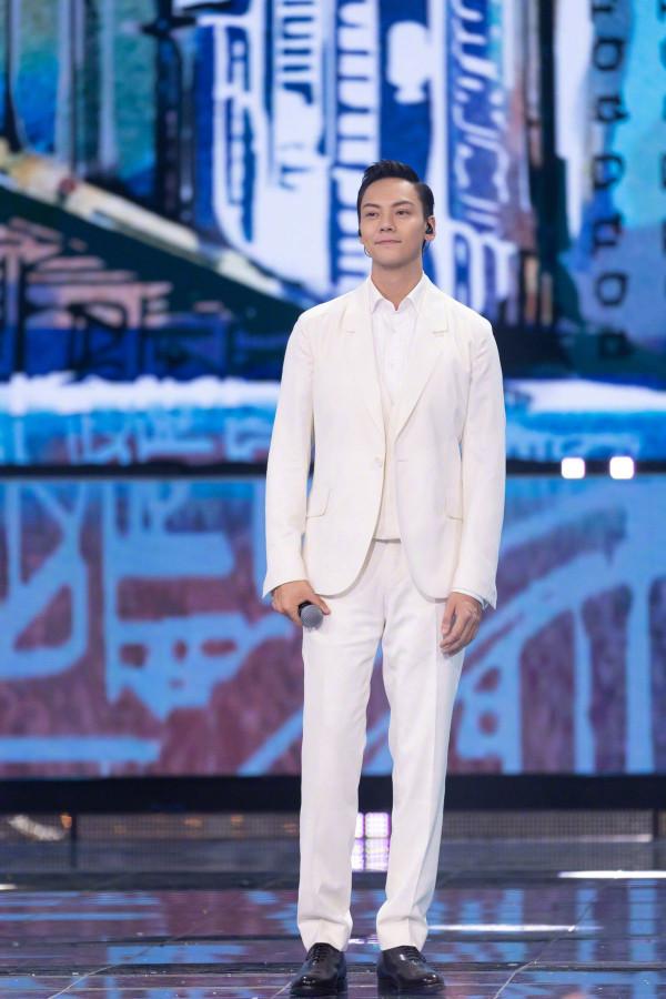 央視國慶晚會眾星亮相,他們的造型成亮點,國風元素最搶眼 央視國慶晚會眾星亮相,他們的造型成亮點,國風元素最搶眼