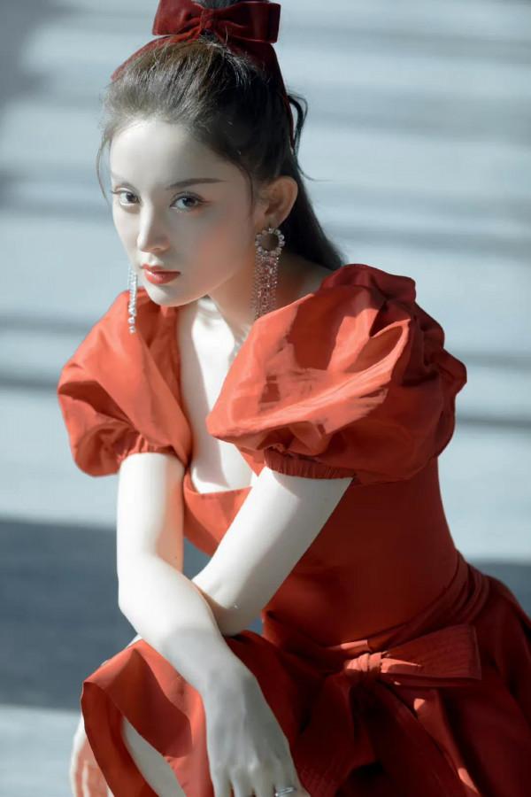 古力娜扎，雪鷹領主開機，看看漂亮的雪鷹姑娘吧