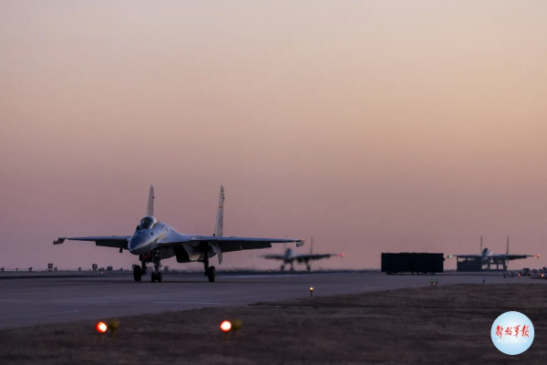 &OpenCurlyDoubleQuote;飛鯊&rdquo;出擊