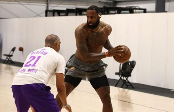 所有球員不能請假!詹姆斯組織湖人隊的凝聚力訓練營 所有球員不能請假!詹姆斯組織湖人隊的凝聚力訓練營