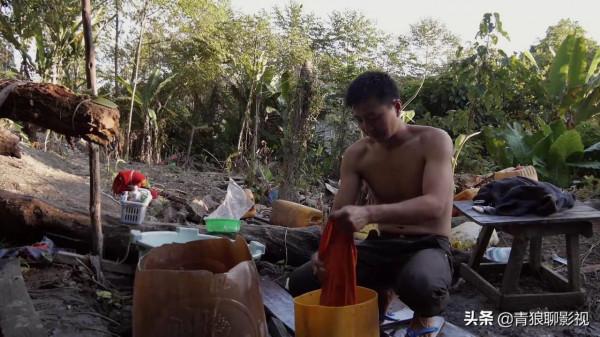 緬甸血琥珀有多值錢，大二小夥輟學進山採礦，一袋價值9萬元？