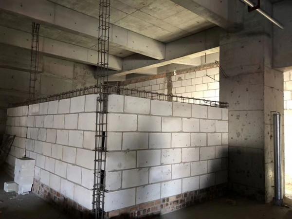 農村蓋房用的紅磚，為何被國家禁用了？以後農民自建房用什麼磚？