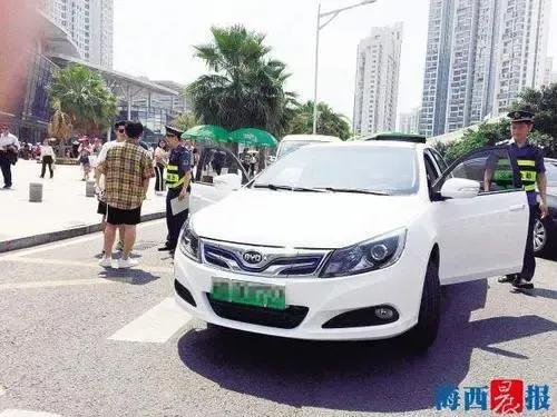 街上突然冒出來很多電動網約汽車，開車好像更堵了