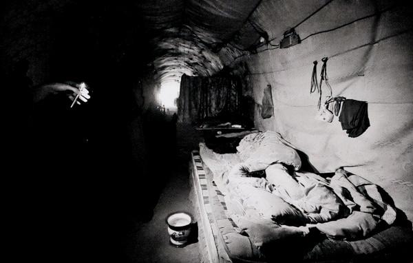 6名德軍躲進防空洞6年，物資堆積如山，最終卻被絕望擊倒