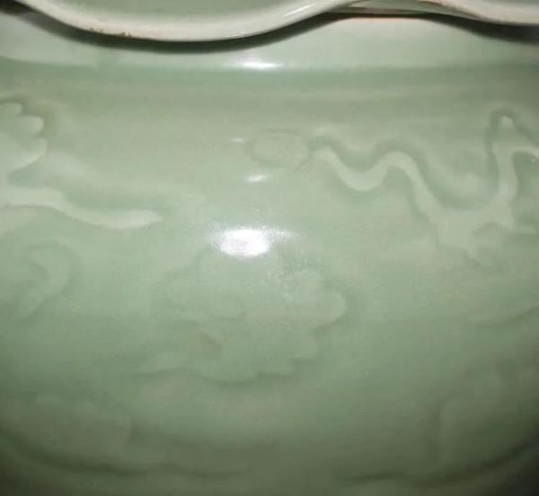 龍泉窯，元龍泉荷葉龍紋大罐