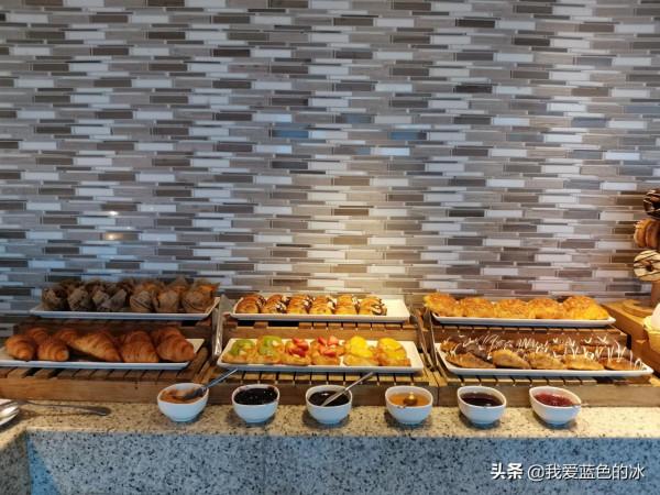 邊欣賞故宮景色邊吃早餐