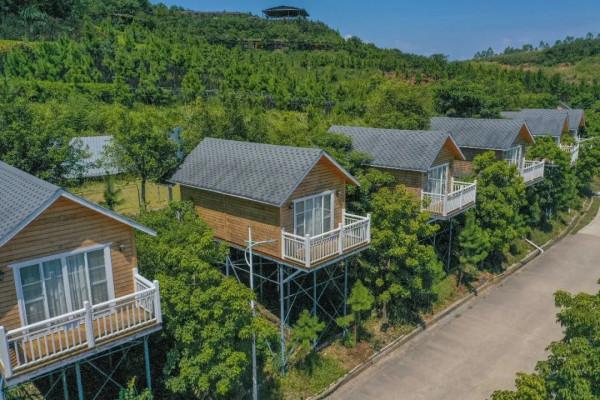 周邊遊｜住進小木屋泡私湯，乘網紅小火車玩彩虹滑道