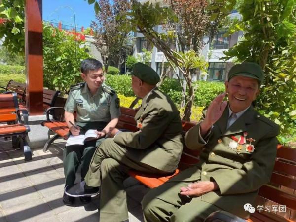 家有老黨員 | 我要成為扛得起槍、拿得起筆的兵！