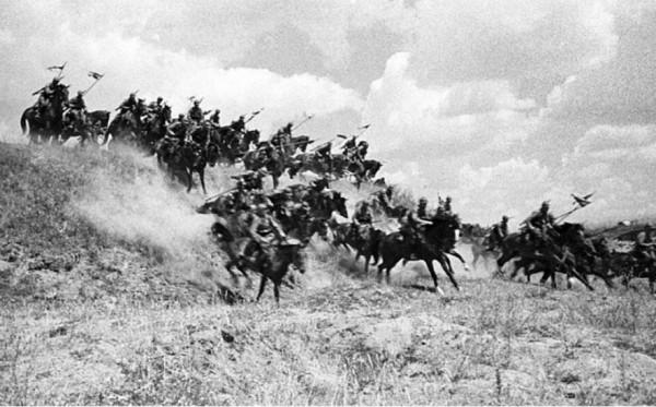被隊友遺忘之後，哨兵深埋地下9年，雙目失明也仍堅持守著軍需庫