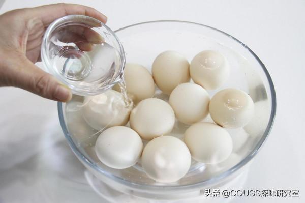 雞蛋新式烤法：雪花鹽烤雞蛋