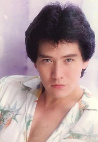 “少女收割機”費翔，4任女友全是頂級美女，為何卻堅持不婚？