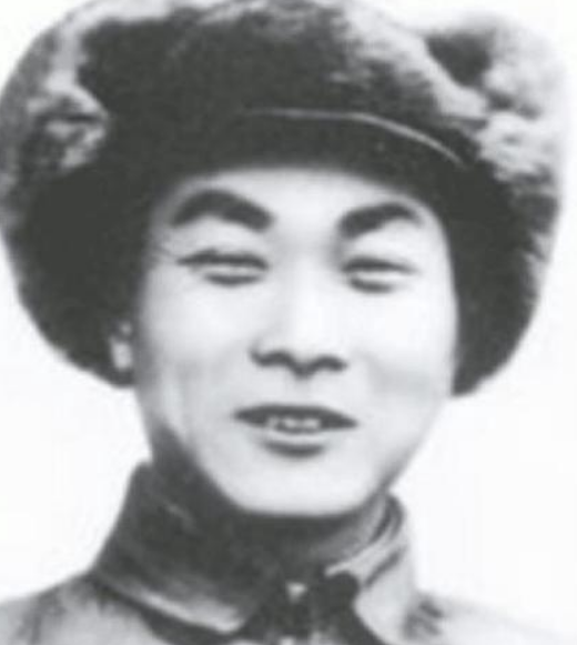 四野悍將娶了犧牲的老戰友妻子，為了孩子著想，他將孩子姓名改了