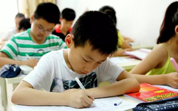 如果雙減為了剔除“偽學霸”，那“補課有效”的邏輯豈不是成立？