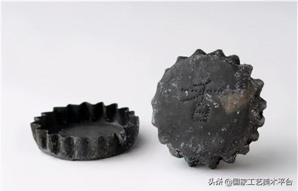 “酒瓶蓋”“扯淡碑”,盤點那些讓考古專家懷疑人生的出土文物! “酒瓶蓋”“扯淡碑”,盤點那些讓考古專家懷疑人生的出土文物!