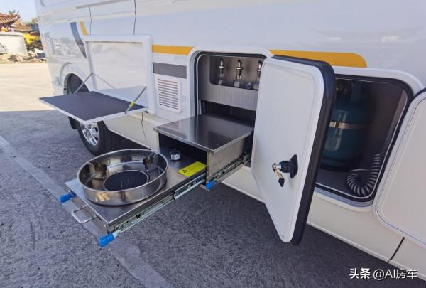 無中門衛航B型房車，帶大衣櫃、洗衣機和3人床鋪，堪稱空間魔術師