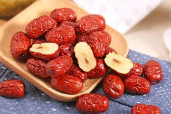 冬季寒冷女人手腳冰涼,這6種紅色食物經常吃,驅除寒氣溫暖身體 冬季寒冷女人手腳冰涼,這6種紅色食物經常吃,驅除寒氣溫暖身體