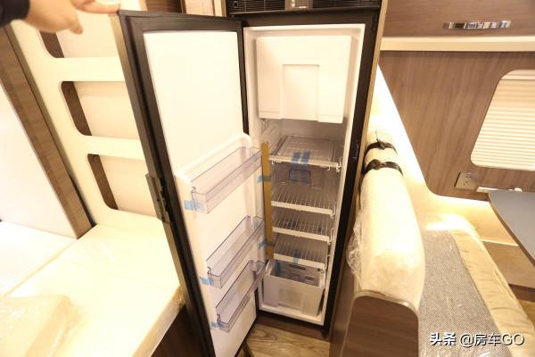 國六3.0T+8AT！C本可開超大空間房車，實拍亞特尊領ST