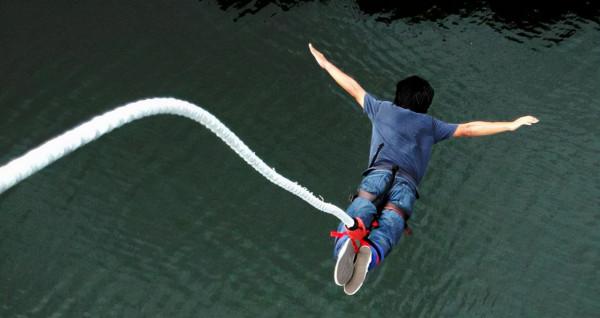 有這種可能嗎？人類不斷地揮動雙手，在100萬年後進化出翅膀