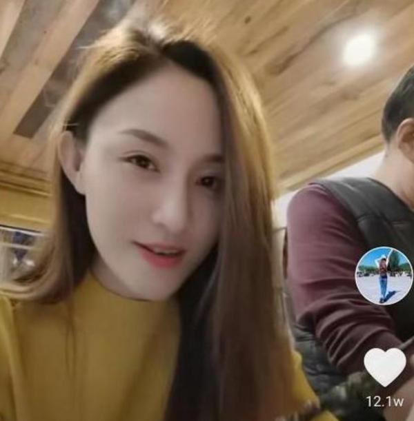 “喜劇人”賈冰：28歲當團長，35歲副處級，37歲辭職後爆紅