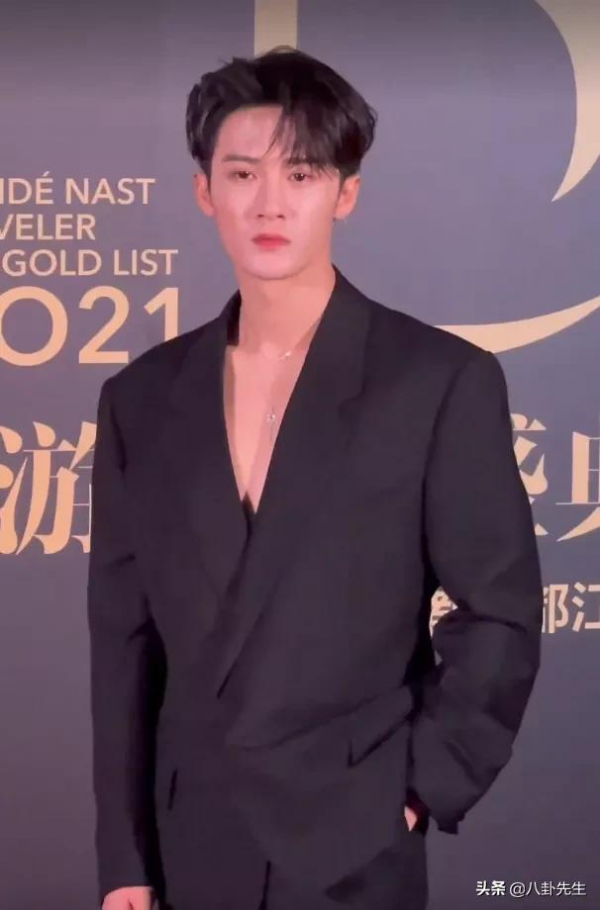 悅遊盛典:周筆暢腰腿顯粗,檀健次被拍成一米四,段奕宏氣場強 悅遊盛典:周筆暢腰腿顯粗,檀健次被拍成一米四,段奕宏氣場強