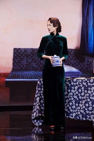 王鷗為家鄉打call，光腳穿揹帶裙以家鄉背景拍片，人比景還美三分