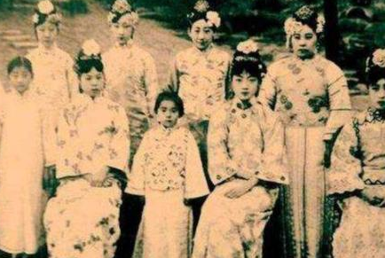 老照片：看看清代後宮的妃子們長得怎麼樣