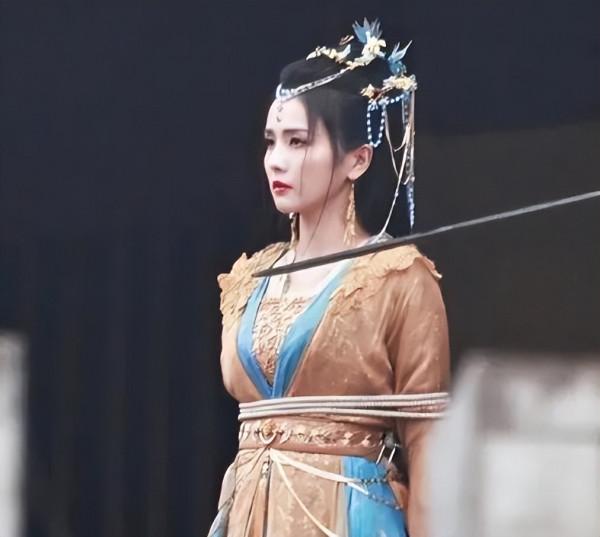 羅雲熙新劇正式殺青！白鹿再次跳下城樓，陳都靈出演腹黑女二