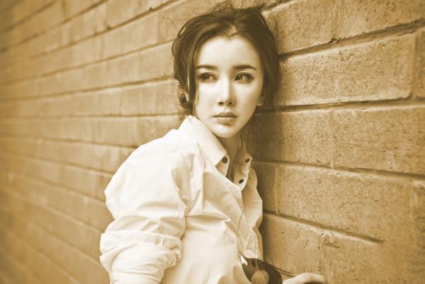 被導演侄子暴打，嫁2婚聯想總監，退出娛樂圈的孫菲菲，該怪誰呢