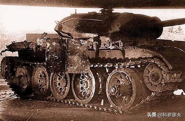 坦克打傘，無法無天，五對負重輪的金鐘罩鐵布衫，竟能擋住導彈