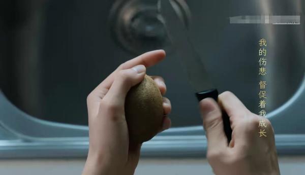 一個女孩哭訴：強勢的母親，沉默的父親，究竟是有多可怕？