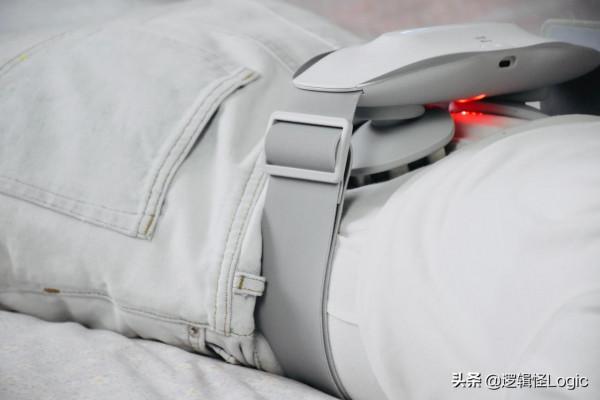 這款按摩器提供6大模式,9種按摩力度,還有3檔溫度調節 這款按摩器提供6大模式,9種按摩力度,還有3檔溫度調節