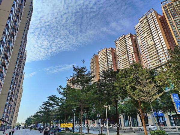 2K直屏真我GT2 Pro：質感對得起價格