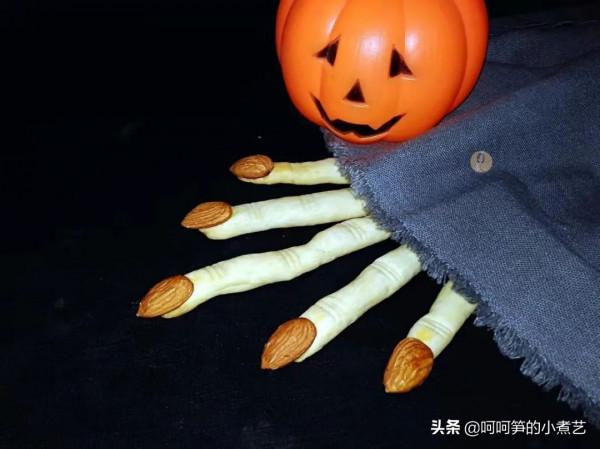 萬聖節到了,胖胖的女巫手指餅乾,好吃又有趣,和孩子一起過節 萬聖節到了,胖胖的女巫手指餅乾,好吃又有趣,和孩子一起過節