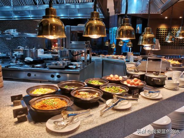 在北京入住第二家酒店自助餐廳裡的早餐